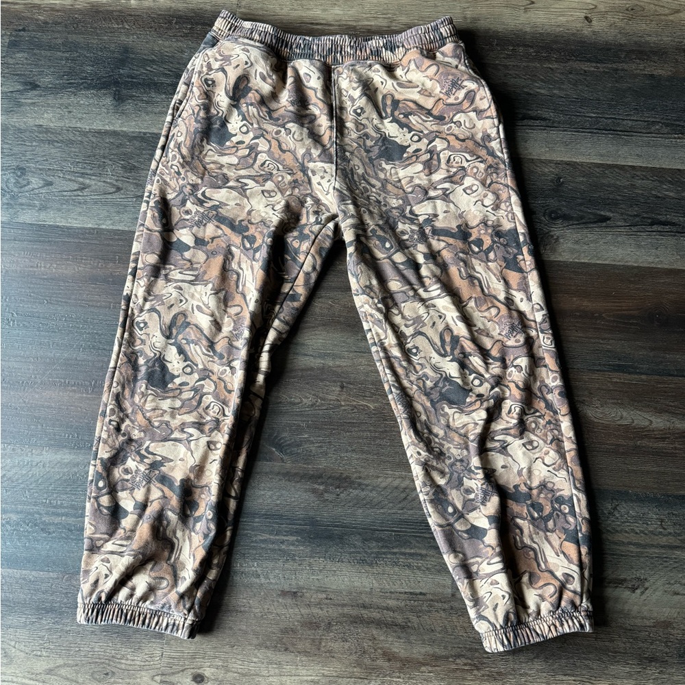 STUSSY CAMO PRINT SWEATPANTS SIZE LARGE
